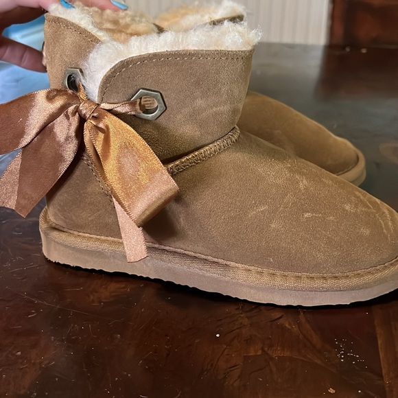 Girls Bear Pawz boots. - Picture 2 of 5